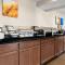 Comfort Inn & Suites Taylor - Detroit