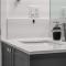 Stylish Serenity 1BR Kensington Condo wParking