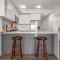 Stylish Serenity 1BR Kensington Condo wParking