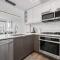 Stylish Serenity 1BR Kensington Condo wParking