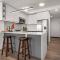 Stylish Serenity 1BR Kensington Condo wParking