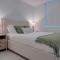 Rainbow Beach Resort overlooking Pool