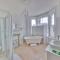 West Hill Retreat Edwardian Balcony Ensuite with Room Served Breakfast & Free Offstreet Parking