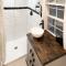 Cozy Lakeview Cottage