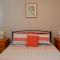 Donlans Beach Cottage - 85m to Mollymook Beach
