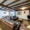 3 Bed in Hope Valley oc-pk432