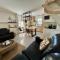 "ZeeLandZon" Holiday home by the lake with Jacuzzi and Sauna