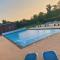 "ZeeLandZon" Holiday home by the lake with Jacuzzi and Sauna