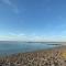 "ZeeLandZon" Holiday home by the lake with Jacuzzi and Sauna