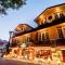 Hotel Willow Banks - Boutique 4 star Hotel on the Mall Road Shimla - Šimla