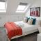 Walnut Flats-F3, 1-Bedroom with Stunning Garden View, AC, Parking, Netflix, WIFI - Close to Oxford, Bicester & Blenheim Palace