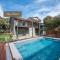 Gawalla Escape with Pool in Rye