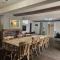 The Holmes Barn - Sleeps 16 - Pet friendly