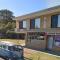 BJ Micks Lakefront Apartment