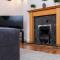 Hills Close - 3 Bed House - FREE Parking