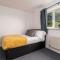 Hills Close - 3 Bed House - FREE Parking