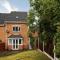 Hills Close - 3 Bed House - FREE Parking
