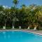 Plantation Hale Suites
