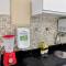 1E- 3 Quartos com Ar Condicionado Split, sala e cozinha, 2 banheiros, 1 Garagem e internet rápida - Beira Mar