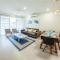 Foto: Sophisticated 2BR condo in heart of town by Happy Address