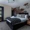 BOOTique House - Luxury Group Accommodation for 12