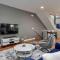 Modern Townhome Near Downtown walk to CWS!