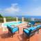 Villa La Timpa - antica e maestosa villa con jacuzzi privata con una meravigliosa vista sull’Etna e sul mare