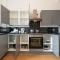 Comfy 2BR Home in Leigh Ideal for Families & Work Stays Sleeps 4