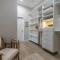 Pristine Modern Condo - Walk to Restaurants & Shops