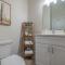 Pristine Modern Condo - Walk to Restaurants & Shops