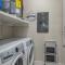 Pristine Modern Condo - Walk to Restaurants & Shops