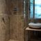 6 Suites Hotel