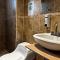 6 Suites Hotel