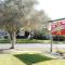 Tudor Park Motel Spacious with kitchens 1 minute walk to restaurant and shopping centre and Gisborne Hospital