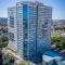 Apartamento completo com vaga, a 9 km do Aeroporto, próximo a mercado e shopping, piscina na cobertura e perto dos principais pontos da cidade