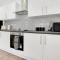 Spacious & Modern Oasis, 4-Bed House, Sleeps 7