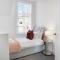 Spacious & Modern Oasis, 4-Bed House, Sleeps 7
