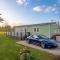 2 Bedroom Lakeview Lodge - Ensuite & Balcony Deck