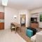 Hawthorn Suites by Wyndham Naples - نيبلس