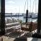 Hausboot mit Motorboot
