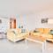 First Line Oasis Apartment Td05
