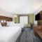 Holiday Inn Express Kansas City - at the Legends! by IHG