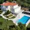 Supreme and Classy Pool Residence