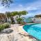 El Nido holiday cottage with pool