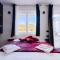 Suite Black and White