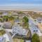 Chatham Coastal Retreat – Modern Dog-Friendly