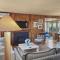 Blue Sky Retreat – Cozy, Central Walk to Beach Blue Sky Retreat – Cozy, Central Walk to Beach