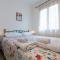 L OLIVIER Modern and Bright Historic Center Gem, 150m from the beach