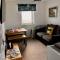 Taylor Way - Superb Apartment with Living Room and Private Gated Parking
