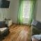 Downtown apartment next to highway netflix+wifi